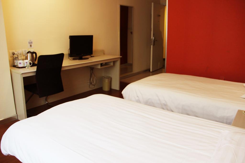 Hanting Express Changzhou Railway Station North Square Room photo